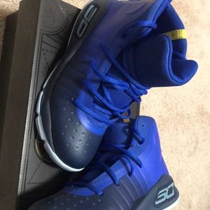 All blue Steph Curry’s